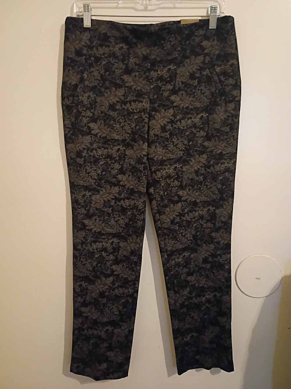 Chico's Beige and Gold 'Fabulous Slimming' Paisley Print Ankle Pants Sz 1-8